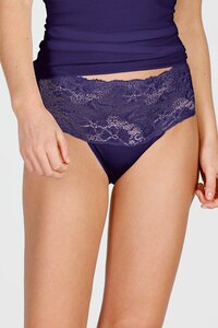 Nina von C. Fine Cotton Luxe slip met breed kant, plum